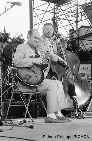The Art of the Elegant Duel – NHOP, Joe Pass, and the Breathtaking Virtuosity of Chops